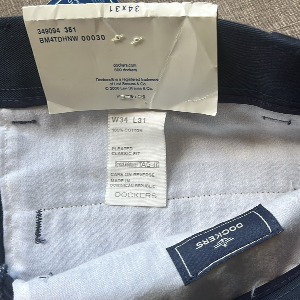 Dockers Original Khaki Pleated Pants Navy Blue 34x31 NWT - Picture 3 of 10